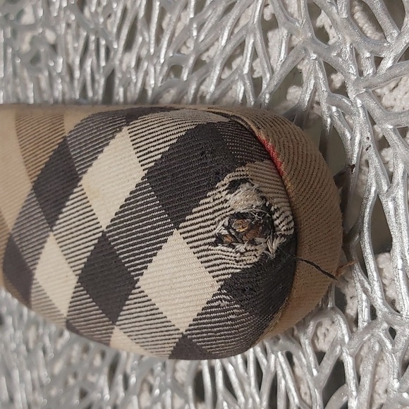 Burberry Case - Picture 2 of 5